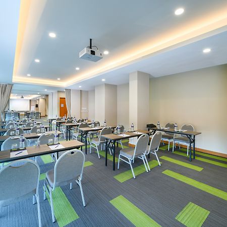 Holiday Inn Express Jakarta Matraman By Ihg Esterno foto