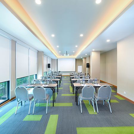 Holiday Inn Express Jakarta Matraman By Ihg Esterno foto