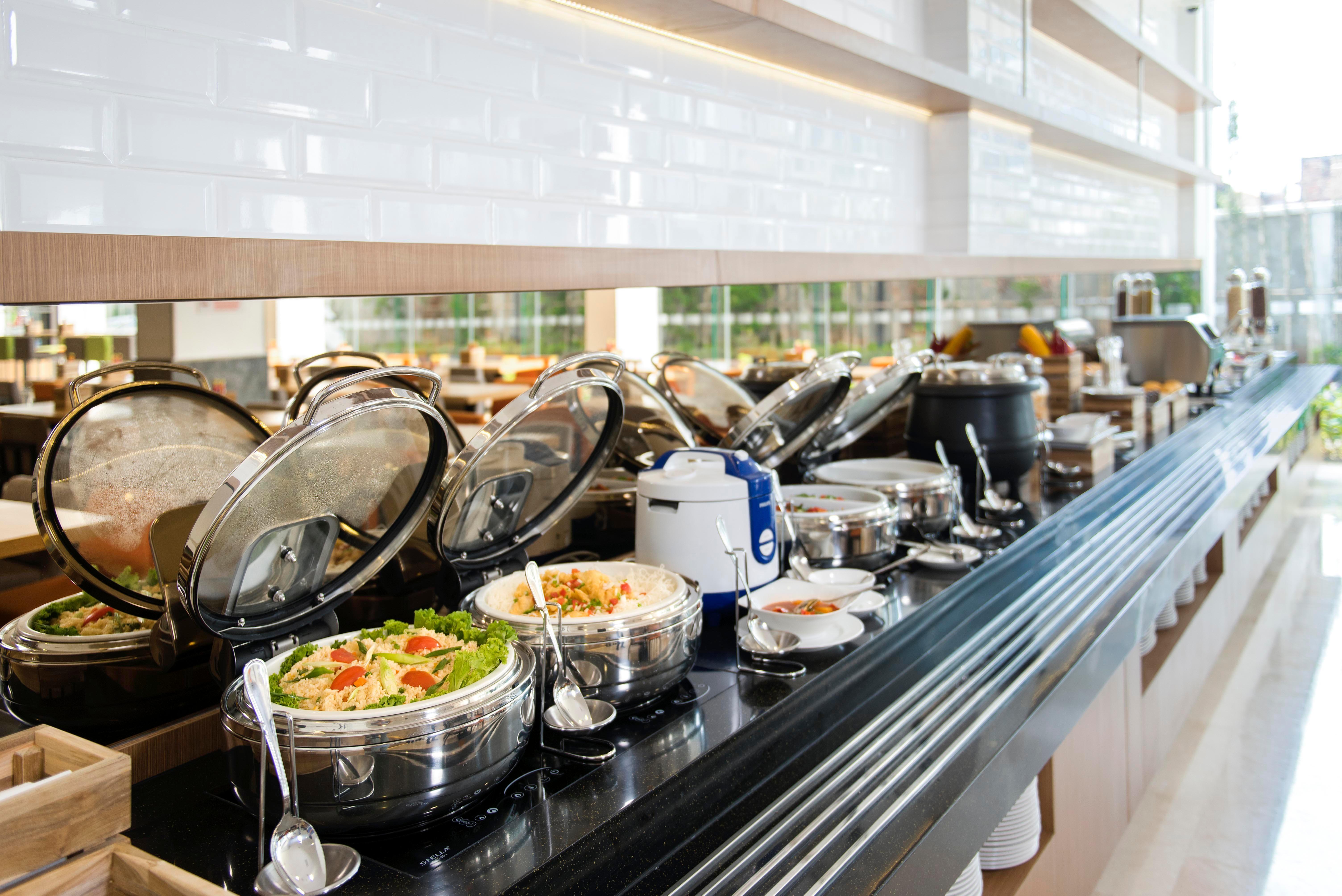 Holiday Inn Express Jakarta Matraman By Ihg Esterno foto
