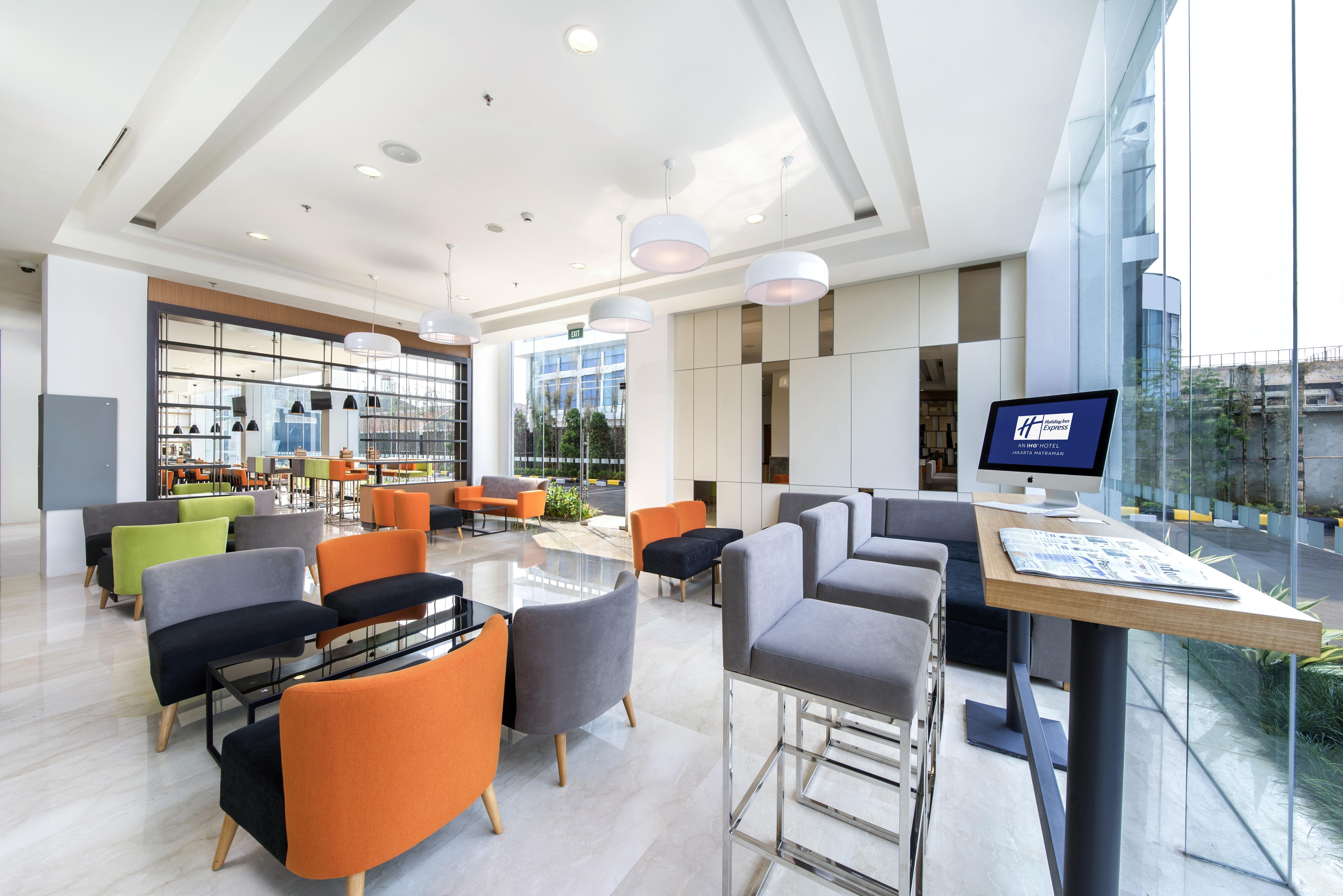 Holiday Inn Express Jakarta Matraman By Ihg Esterno foto