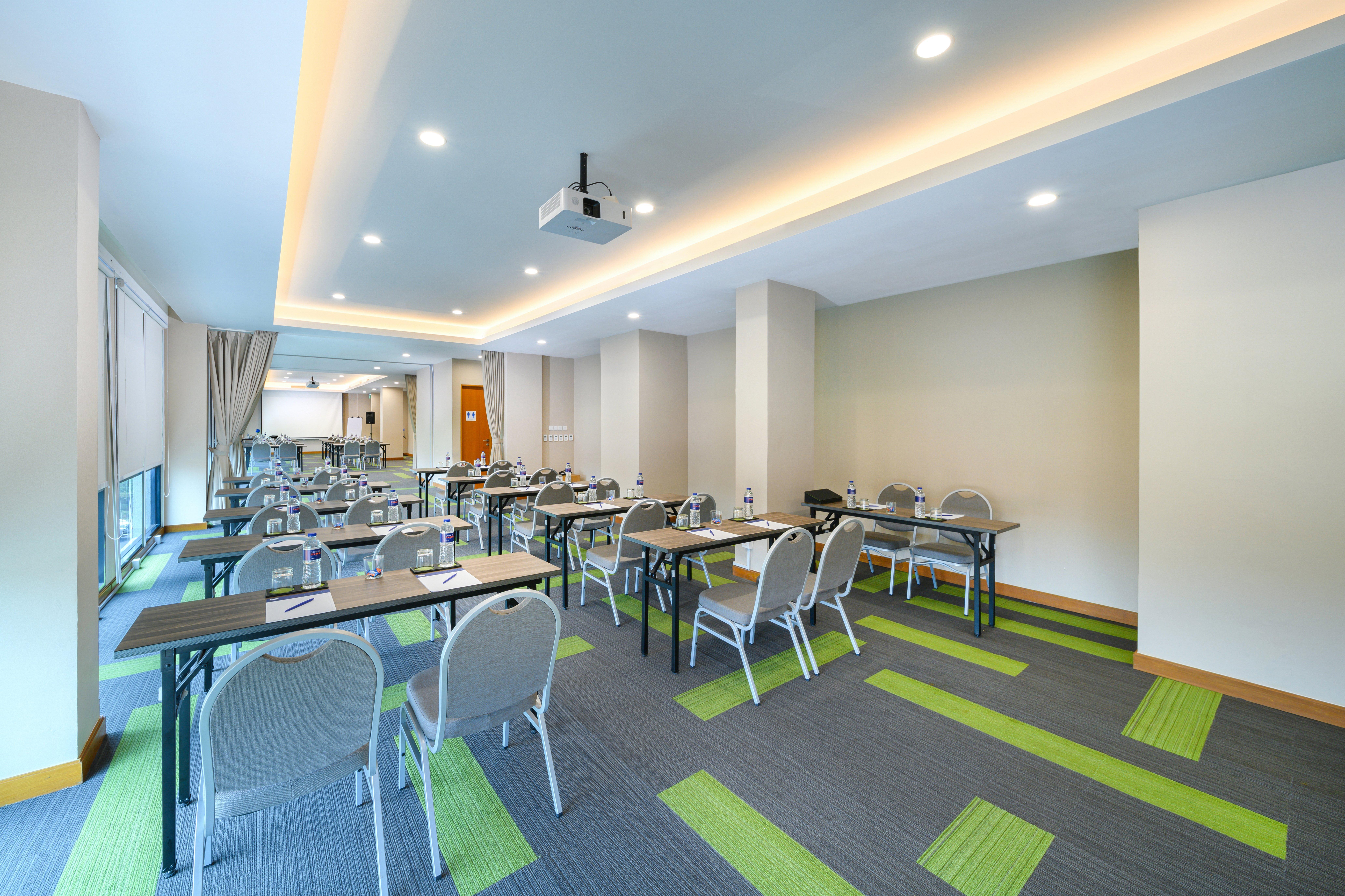 Holiday Inn Express Jakarta Matraman By Ihg Esterno foto