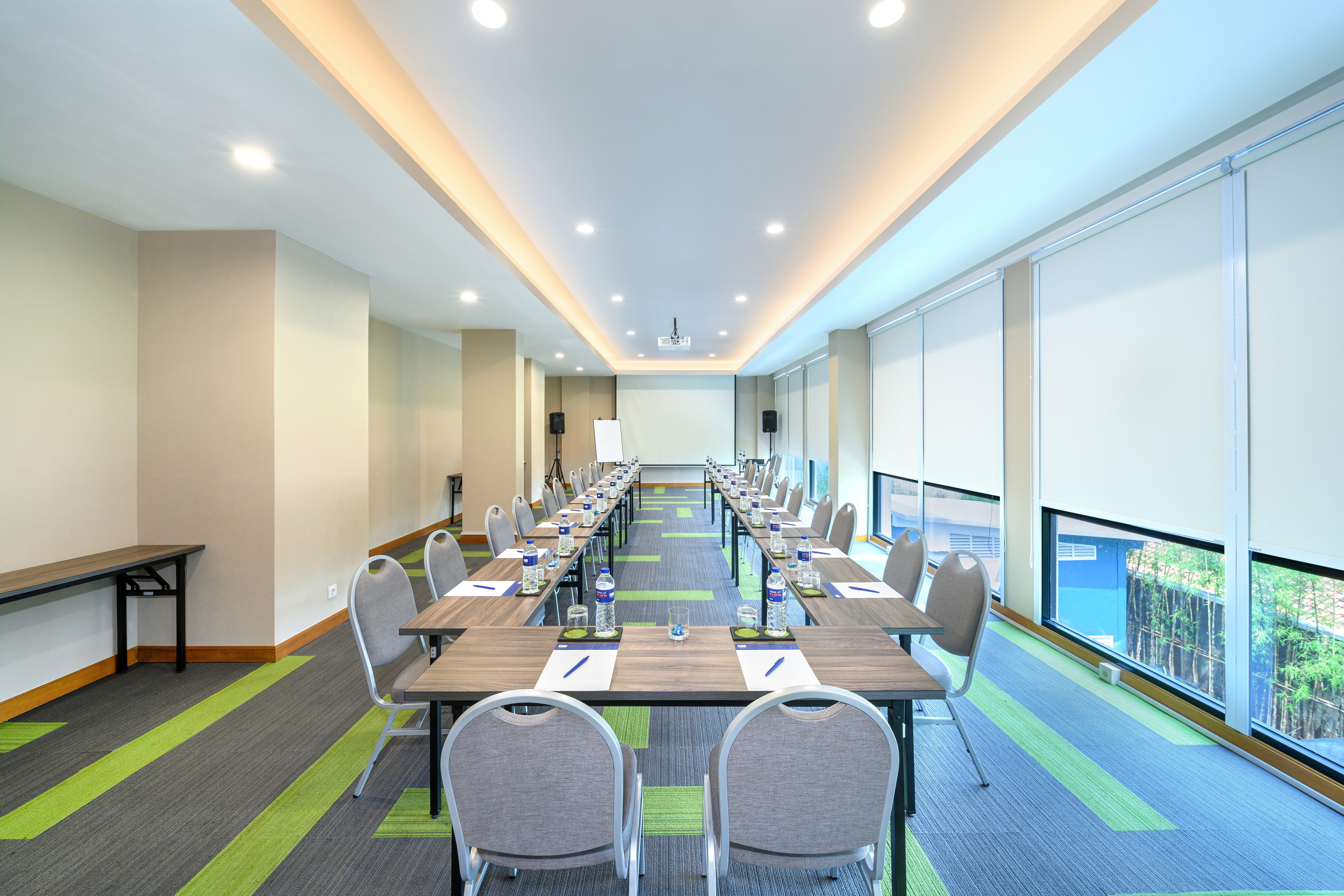 Holiday Inn Express Jakarta Matraman By Ihg Esterno foto