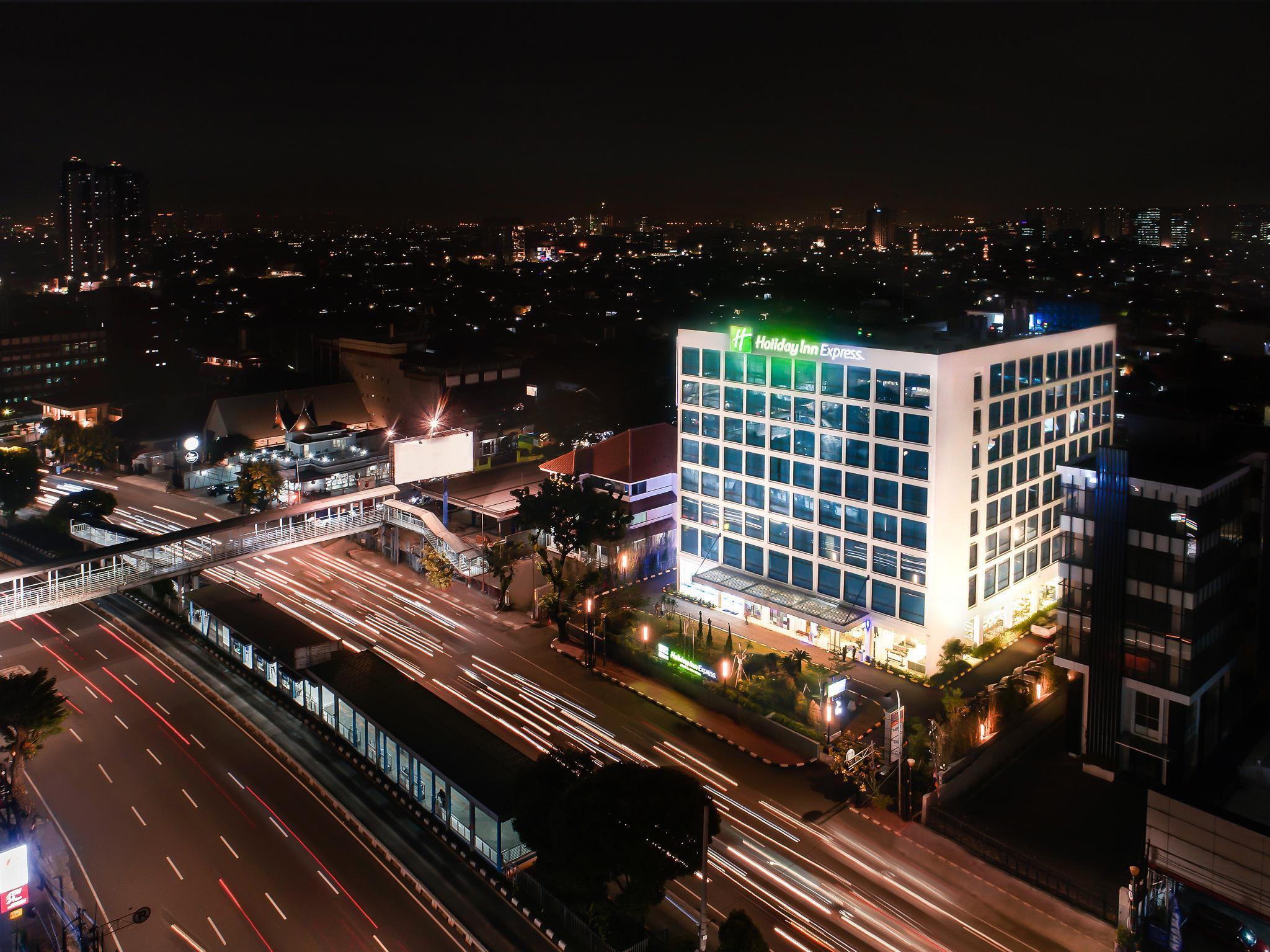 Holiday Inn Express Jakarta Matraman By Ihg Esterno foto