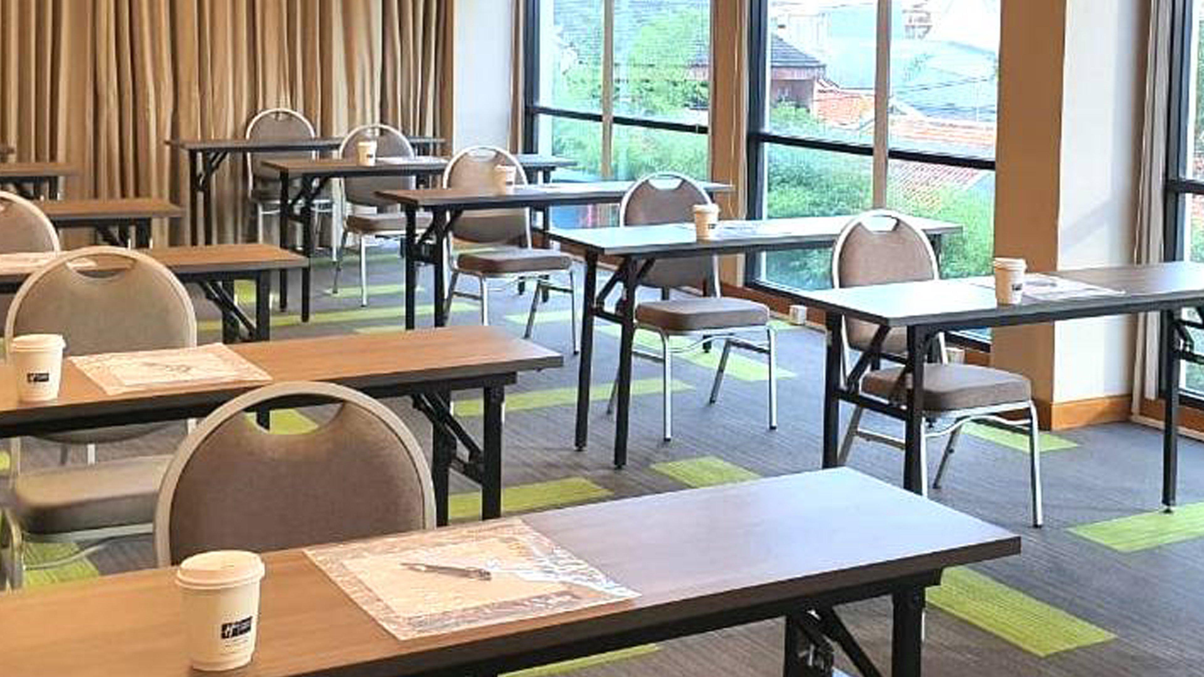 Holiday Inn Express Jakarta Matraman By Ihg Esterno foto