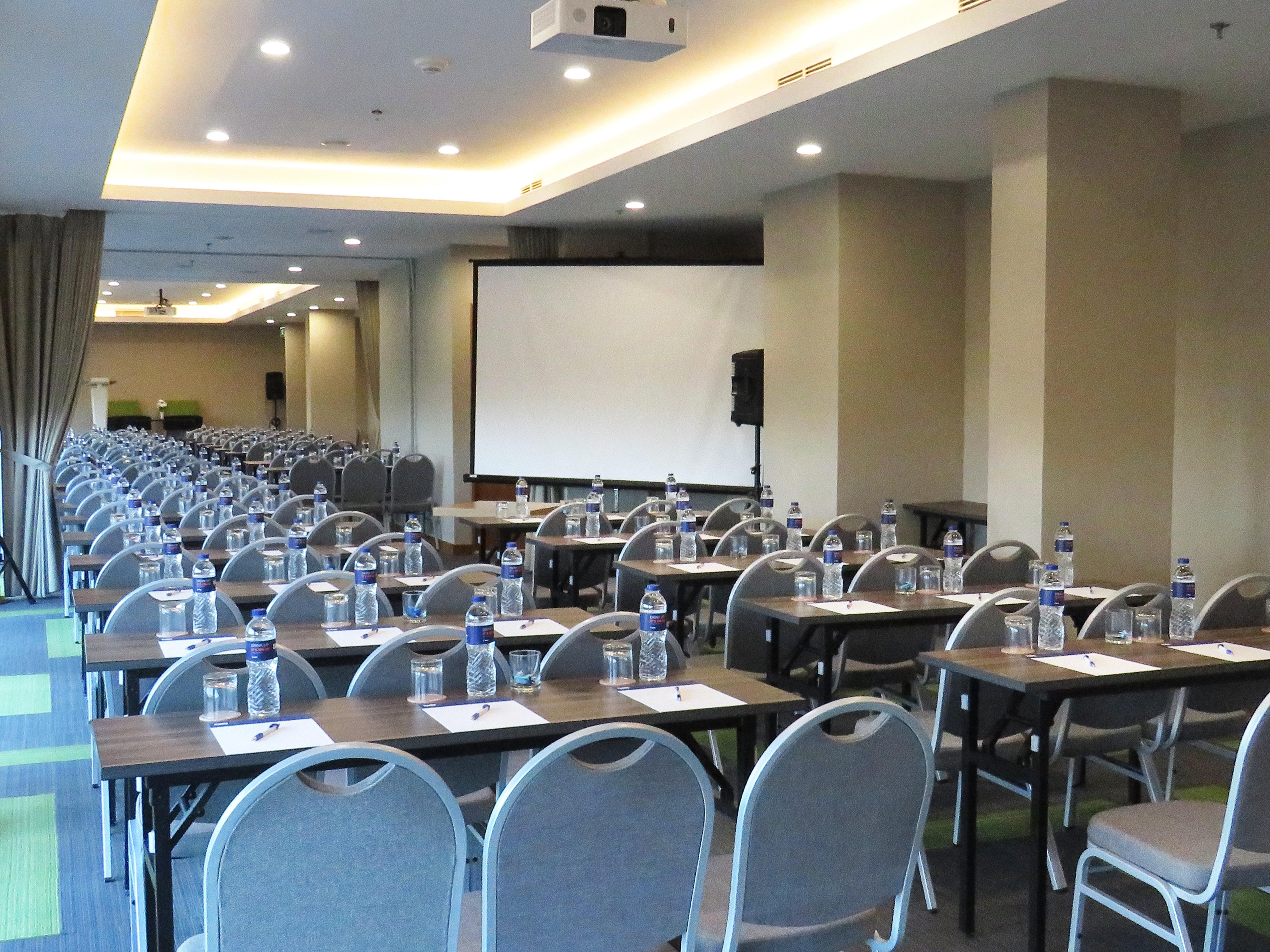Holiday Inn Express Jakarta Matraman By Ihg Esterno foto