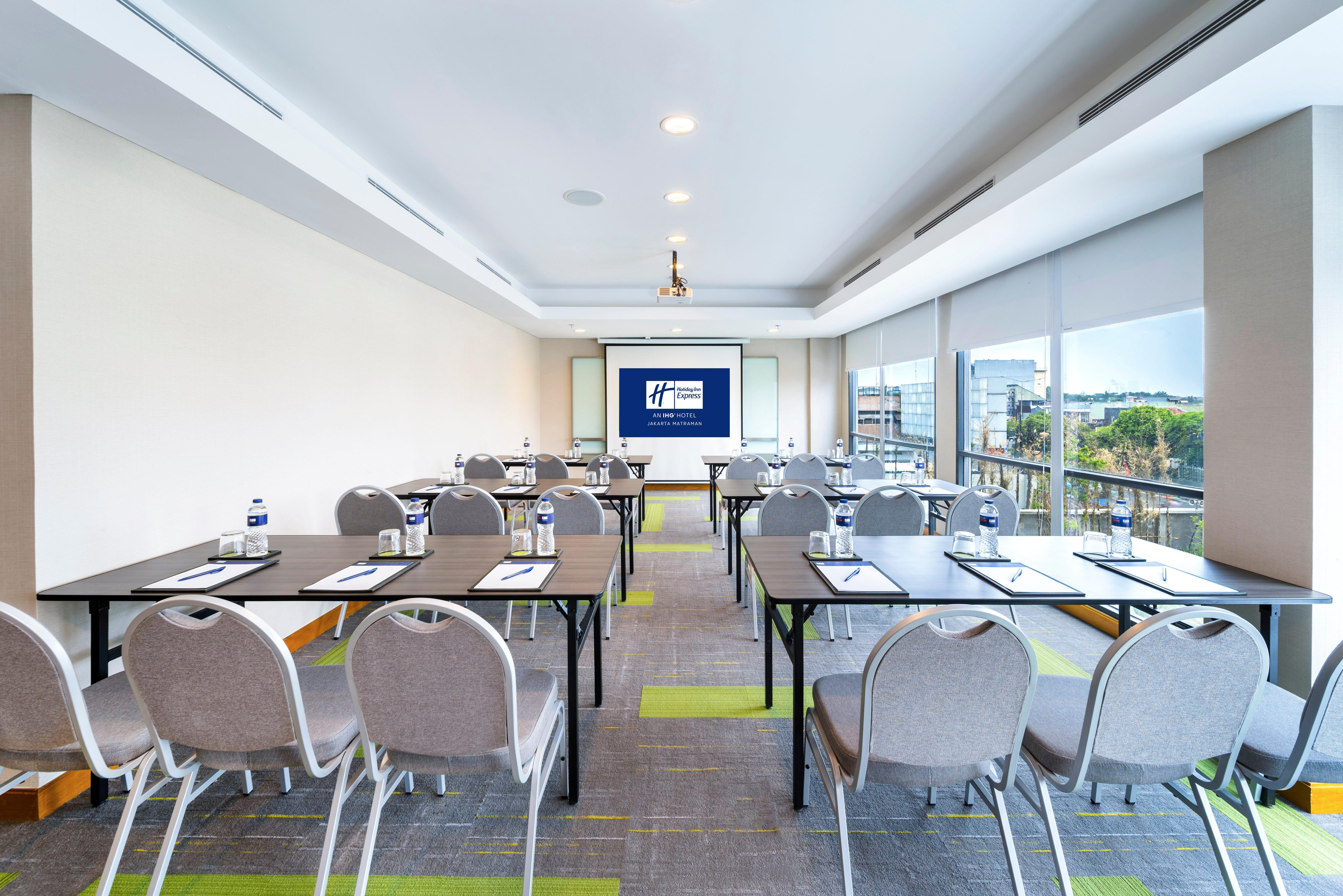 Holiday Inn Express Jakarta Matraman By Ihg Esterno foto