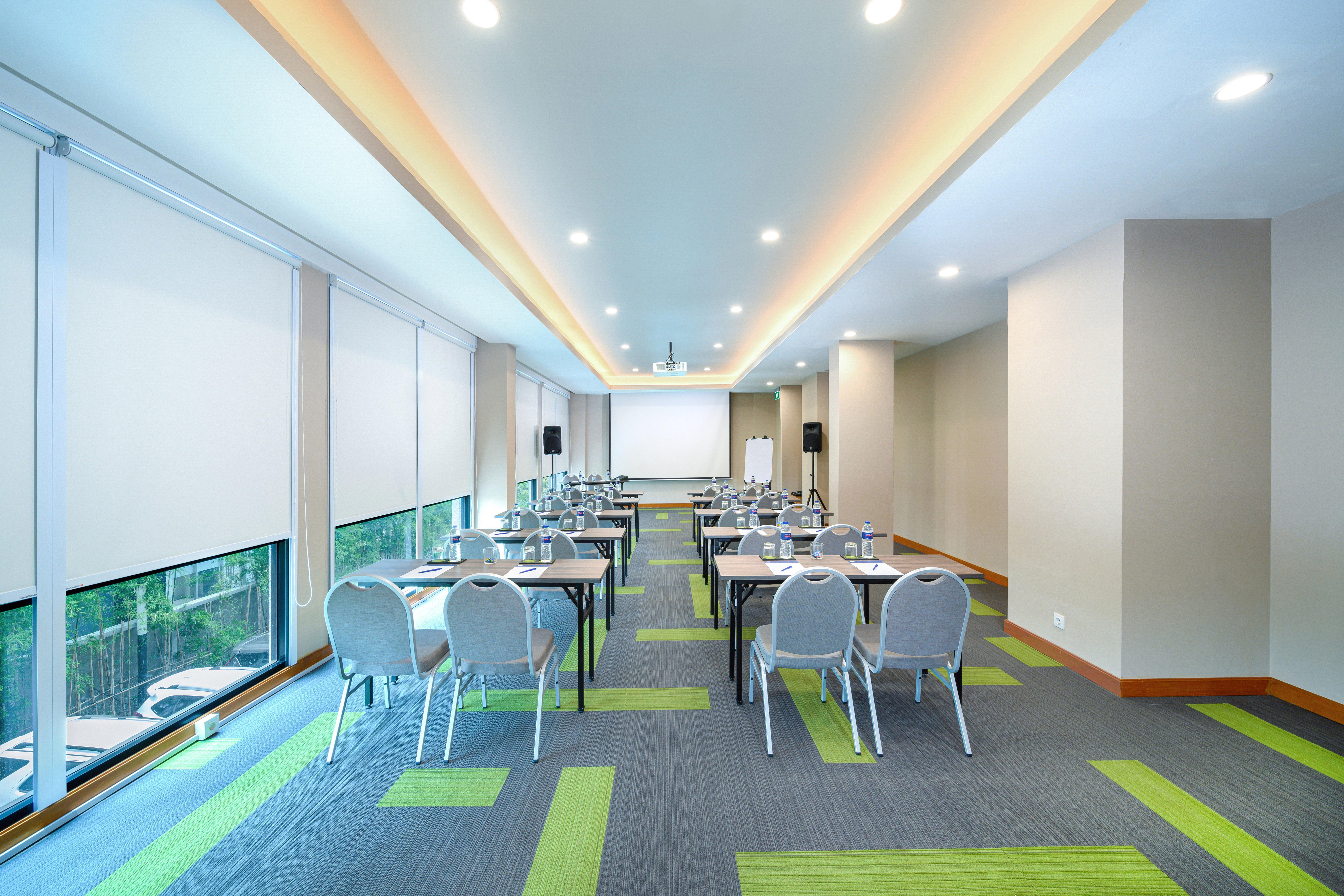 Holiday Inn Express Jakarta Matraman By Ihg Esterno foto