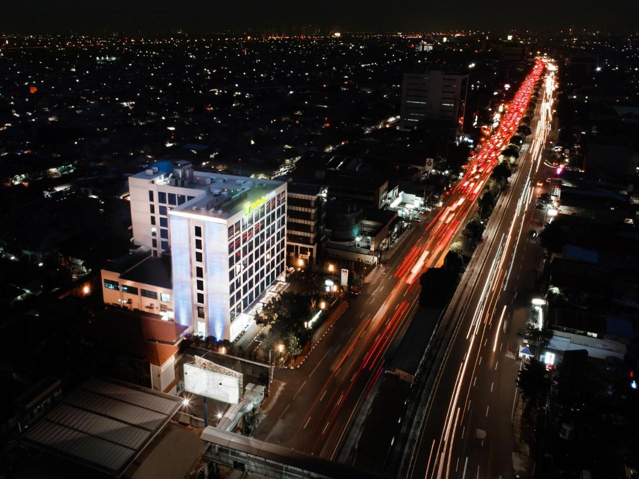 Holiday Inn Express Jakarta Matraman By Ihg Esterno foto