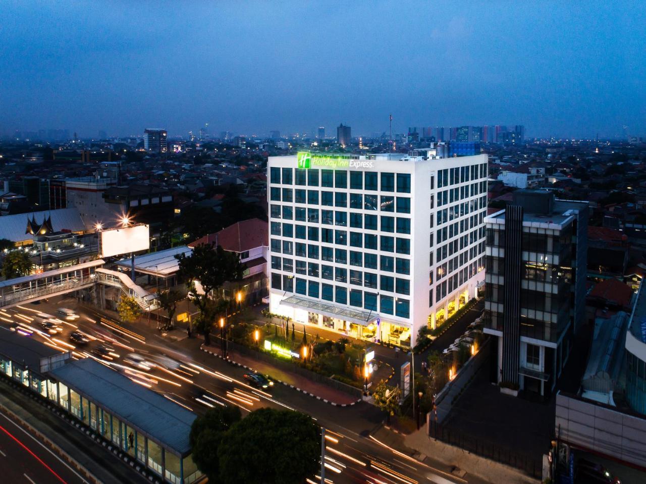 Holiday Inn Express Jakarta Matraman By Ihg Esterno foto